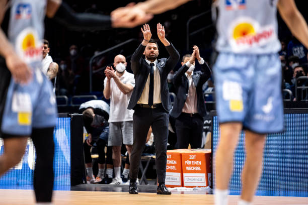 效力于巴塞 效力于巴塞